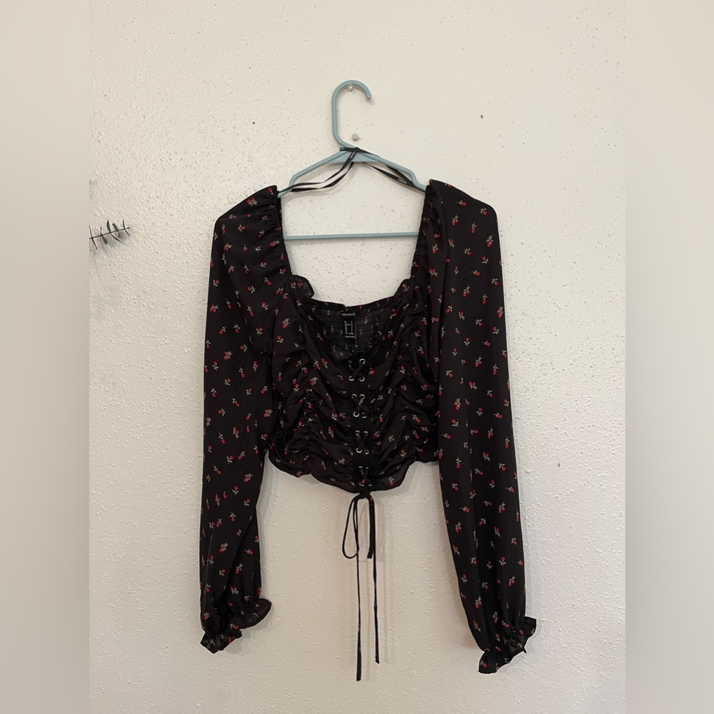 Forever 21 rose laced up front crop top